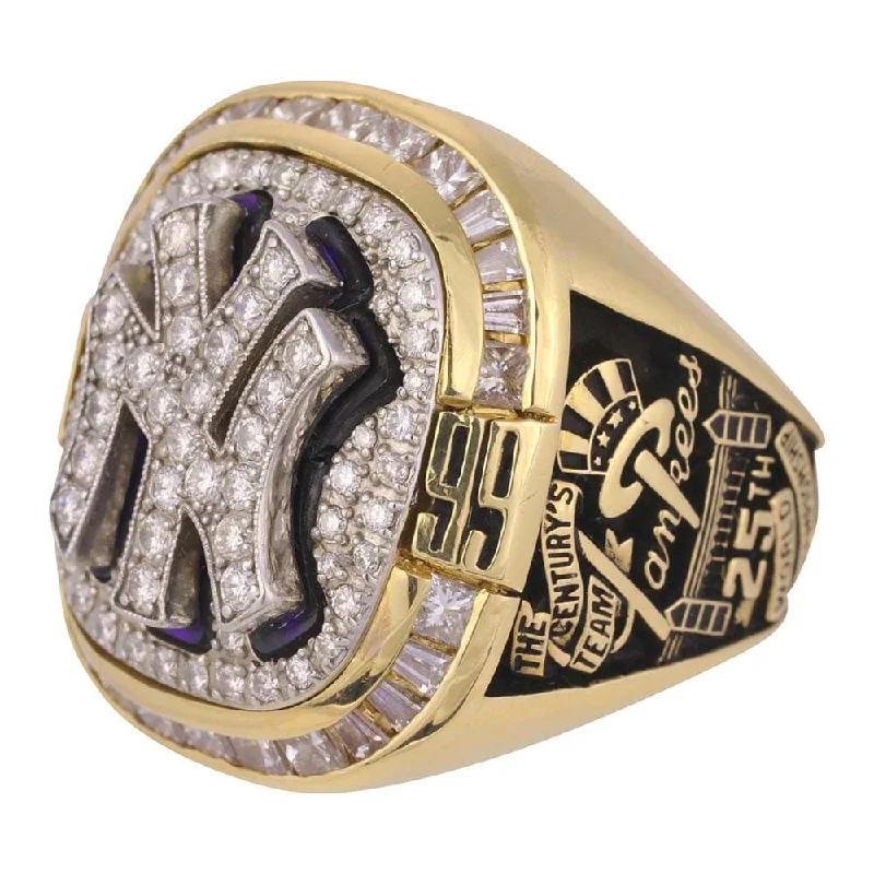 Women’s fashion statement rings-1999 New York Yankees World Series Ring