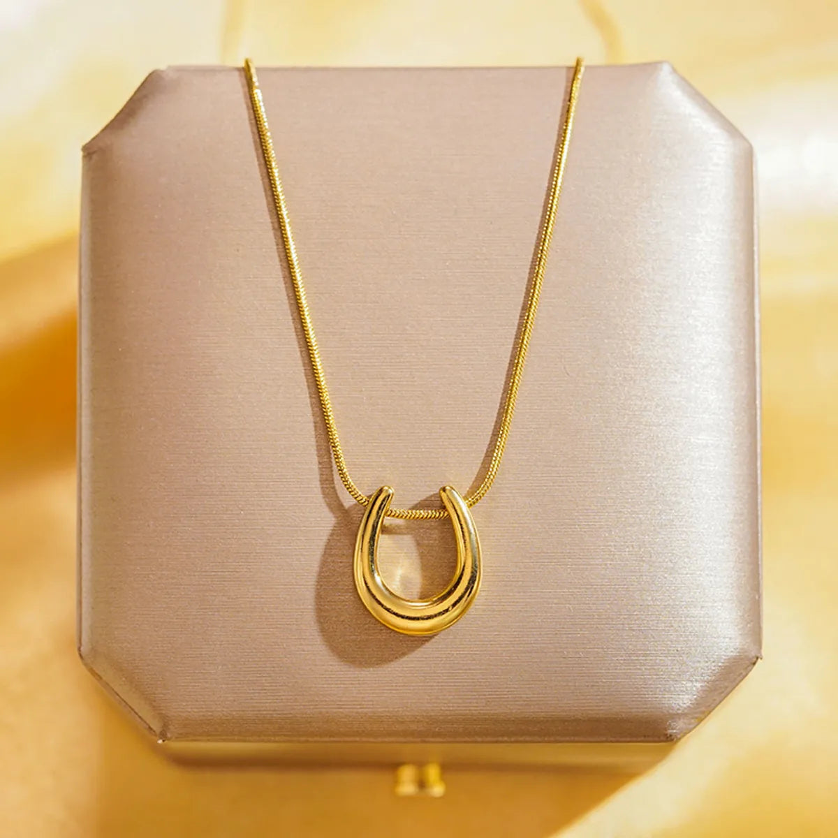 Golden Glossy Horseshoe