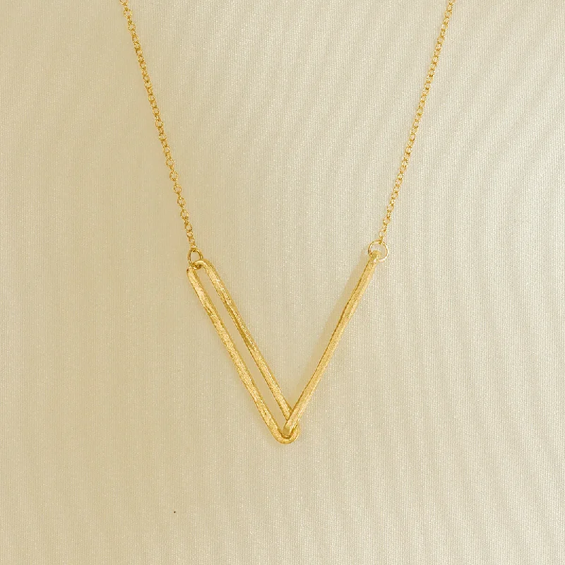 Women’s gold pendant necklaces-Syna Necklace