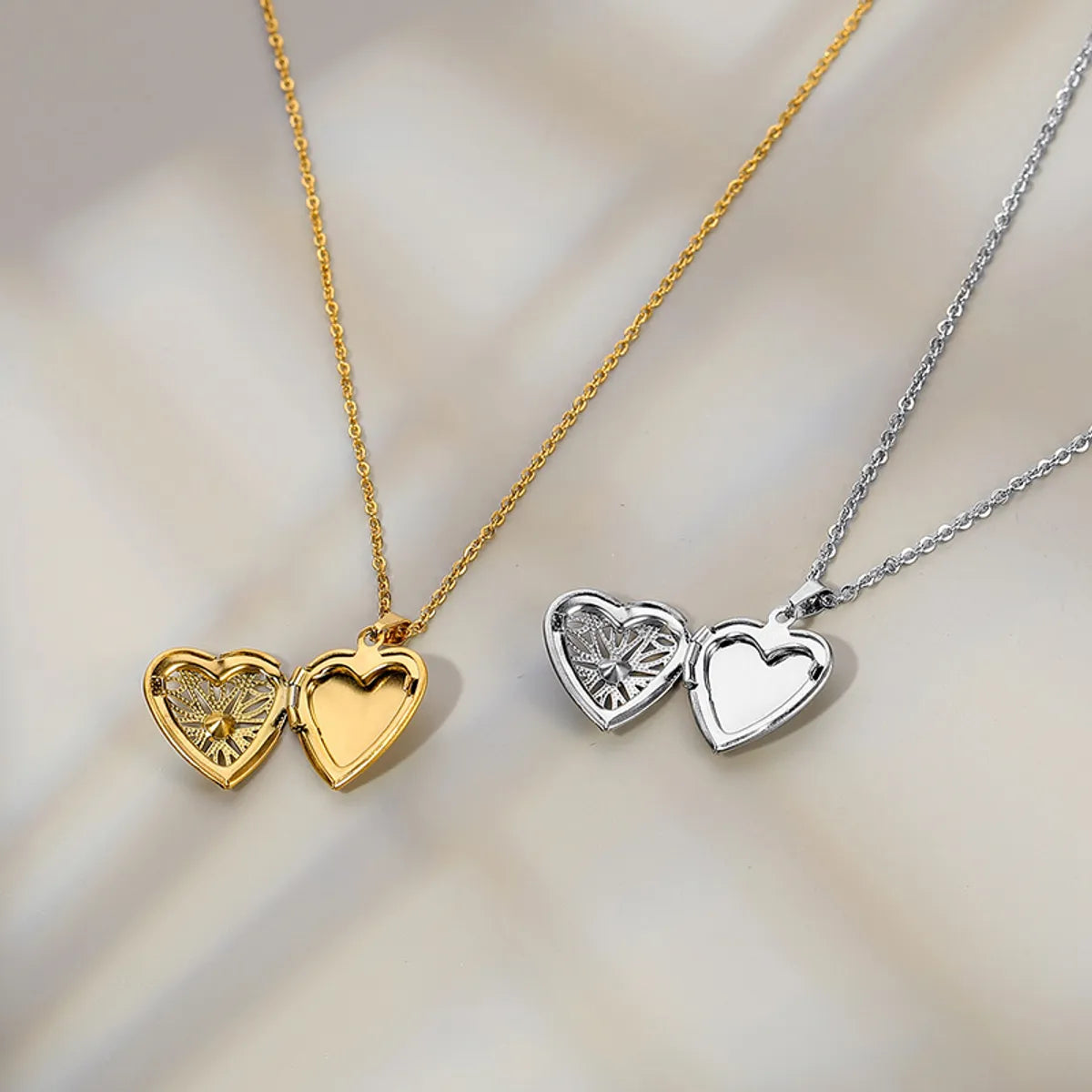 Women’s flower necklaces-Heart-shaped Crystal Female Couple Jewelry Titanium Steel Necklace