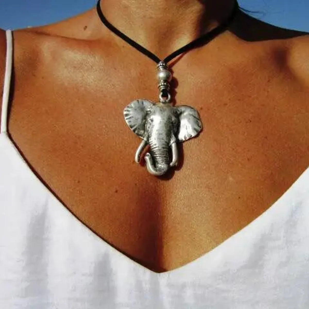 Women’s floral pendant necklaces-Retro Elephant Alloy Handmade Women's Pendant Necklace