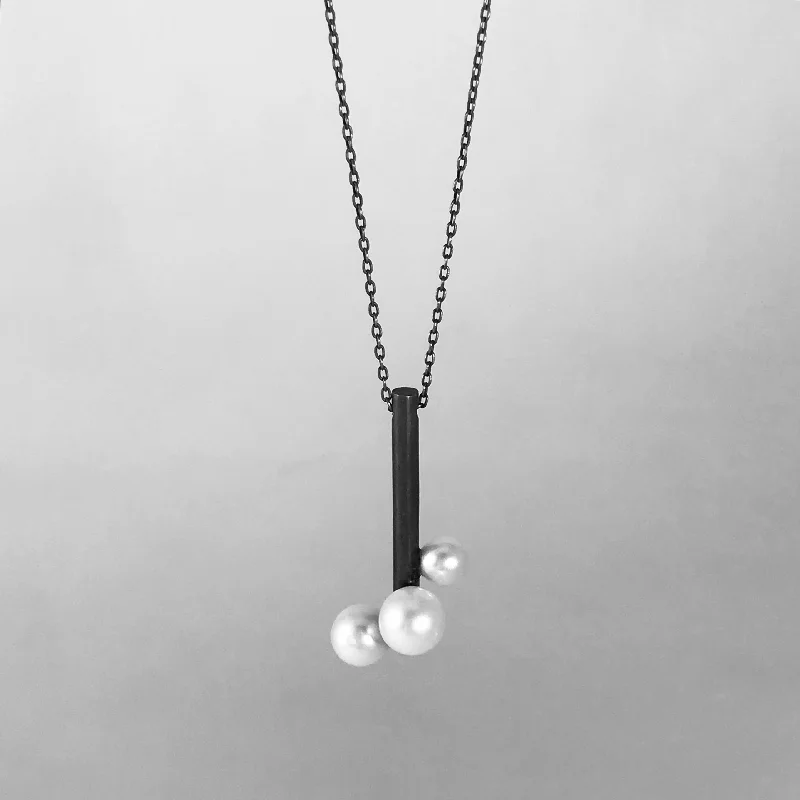 Women’s minimalist necklaces-Triple Pearl Necklace