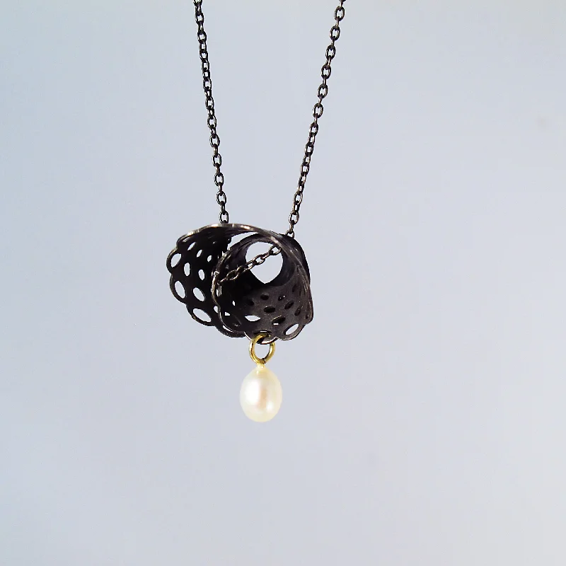 Women’s layered necklaces-Doily Spiral Necklace with Pearl- small