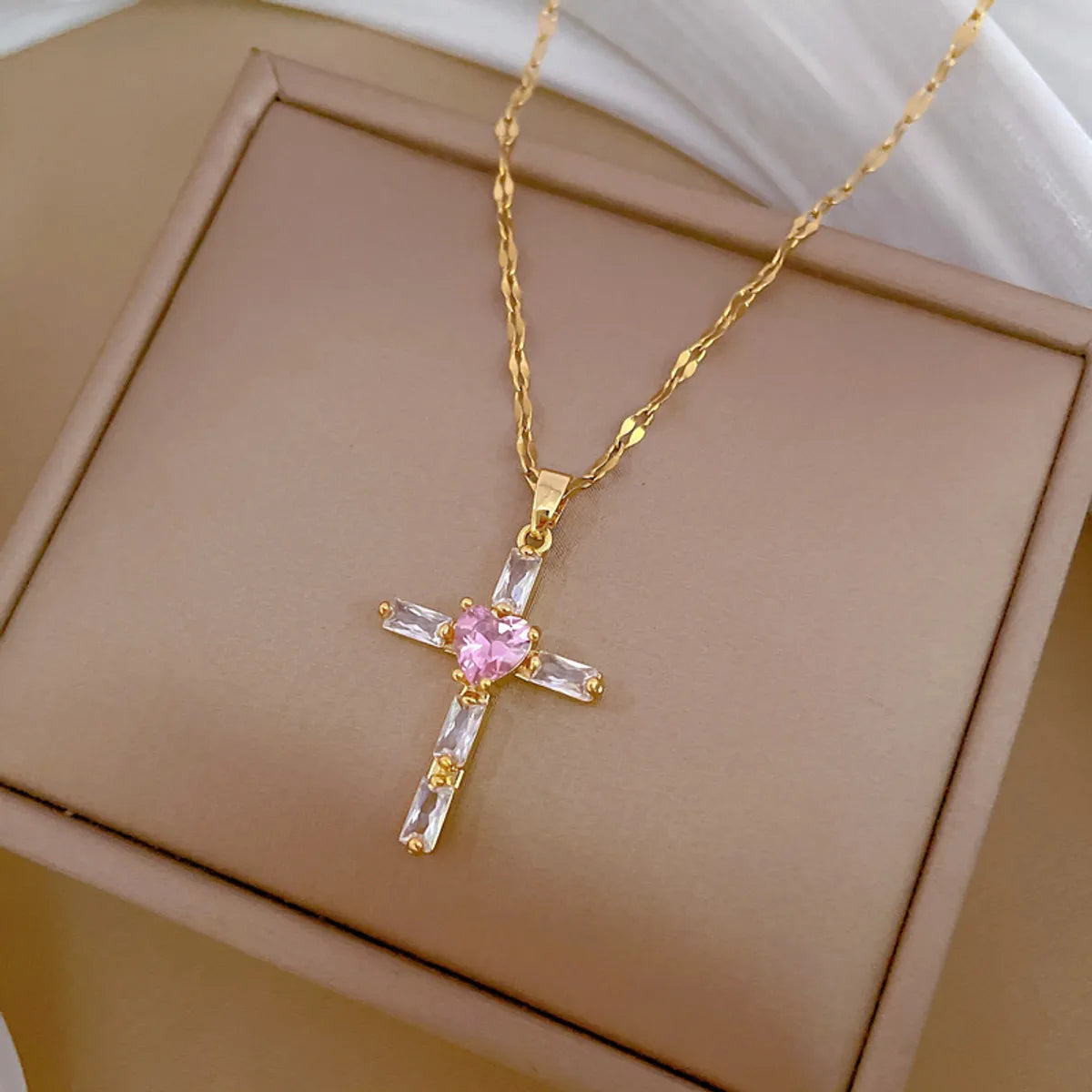 Women’s silver chain necklaces-Titanium Steel Copper Gold Plated Inlay Cross Heart Shape Zircon Pendant Necklace