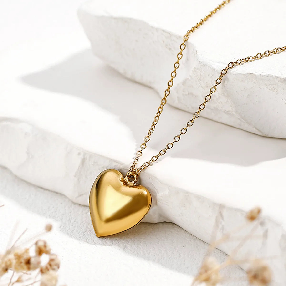 Women’s delicate pendant necklaces-Simple Style Heart Shape Stainless Steel Three-dimensional 18k Gold Plated Pendant Necklace