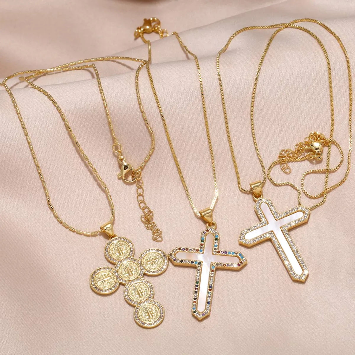 Women’s mixed metal necklaces-Copper 18K Gold Plated Basic Classic Style Commute Plating Inlay Cross Round Zircon Pendant Necklace