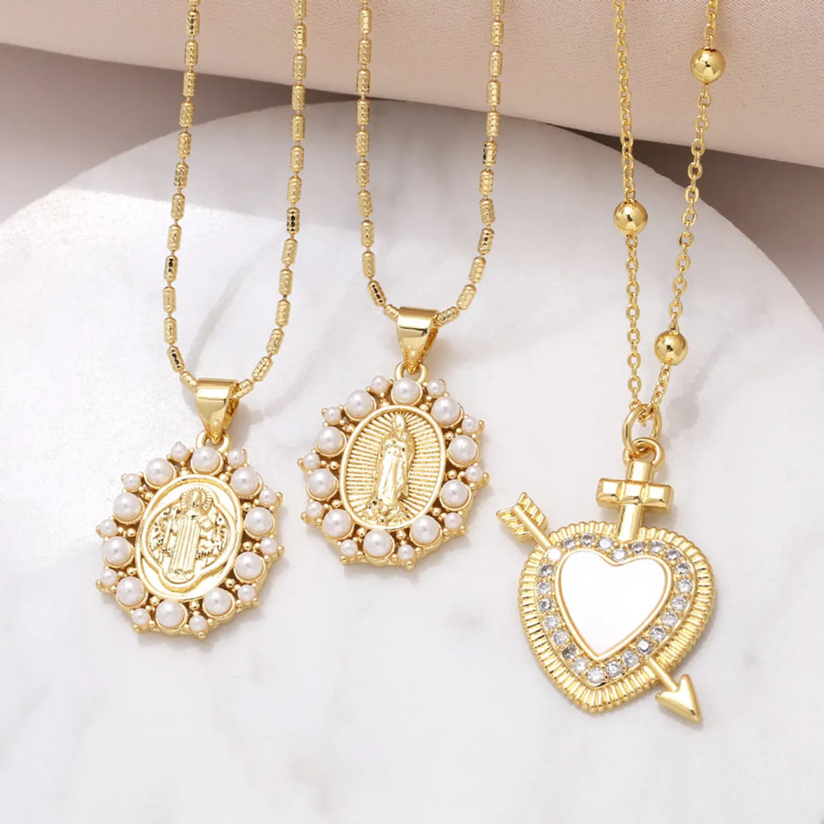 Women’s engraved pendant necklaces-201 Stainless Steel Copper 18K Gold Plated Vintage Style Modern Style Simple Style Plating Inlay Portrait Heart Shape Zircon Pendant Necklace