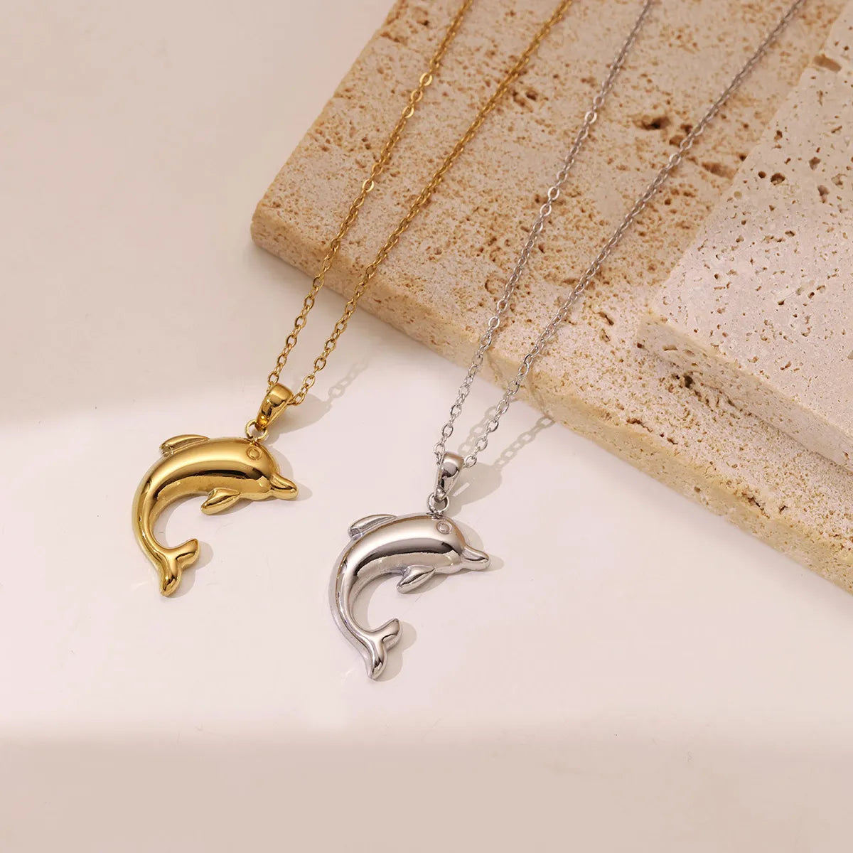 Women’s custom gemstone necklaces-Retro Beach Simple Style Dolphin Stainless Steel Plating White Gold Plated Gold Plated Pendant Necklace