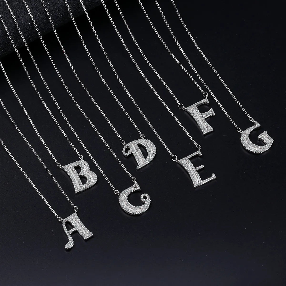 Women’s crystal pendant necklaces-Simple Style Letter Copper Inlay Zircon Pendant Necklace